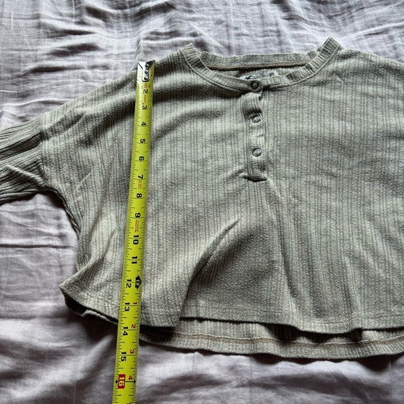 Beige Ribbed Button-Up Crop Top - Picture 6 of 6